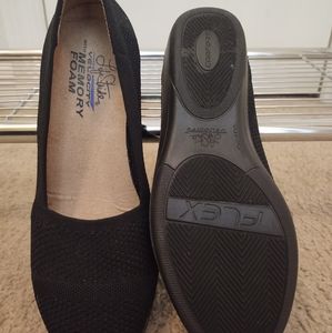 LifeStride Velocity Flex black flats